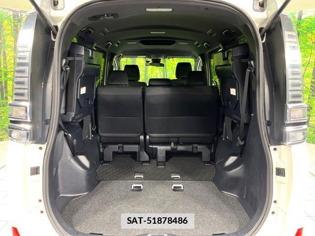 Toyota VOXY 2018-07 7789997-11