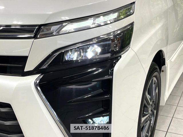 Toyota VOXY 2018-07 7789997-13