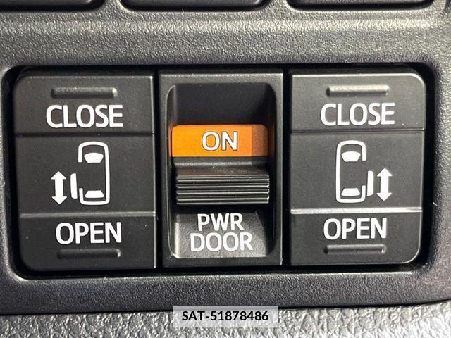 Toyota VOXY 2018-07 7789997-5