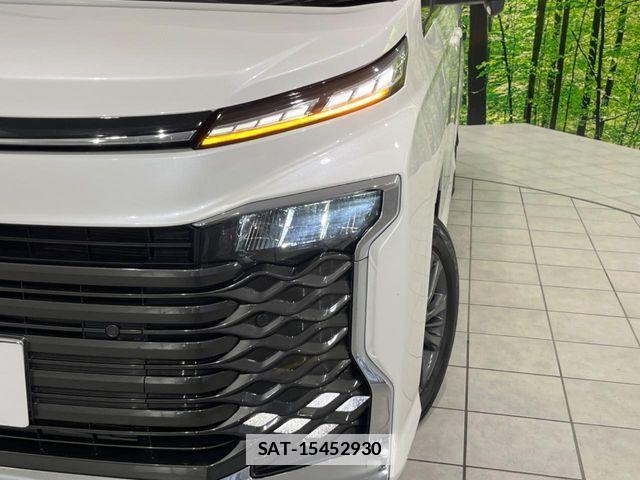 Toyota VOXY 2023-06 7790001-12