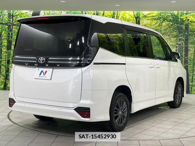 Toyota VOXY 2023-06 7790001-17
