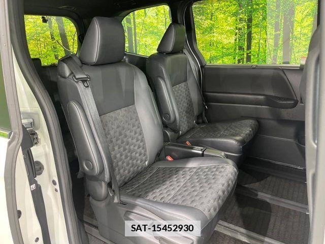 Toyota VOXY 2023-06 7790001-8