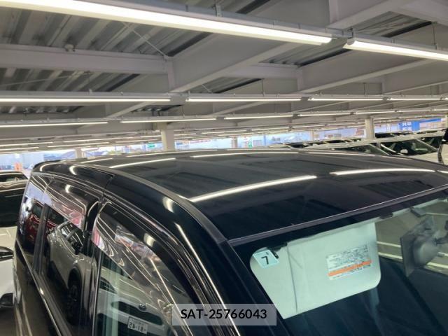 Toyota VOXY 2005-07 7789987-6