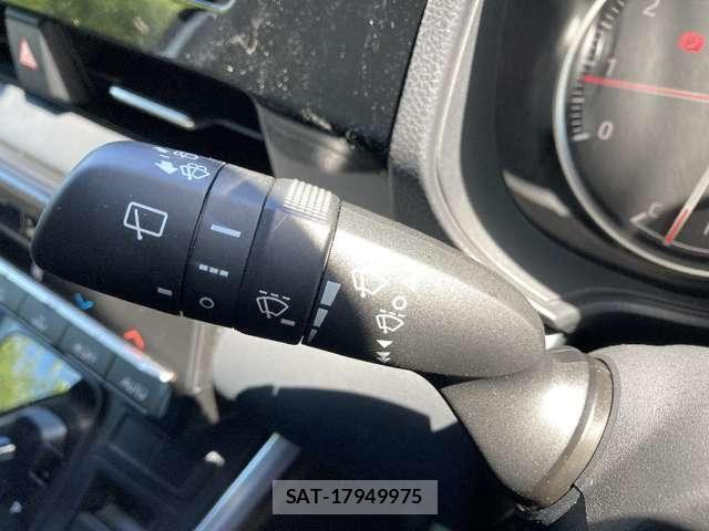 Toyota VOXY 2022-04 7790002-14