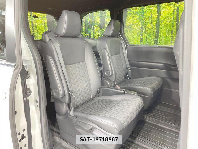 Toyota VOXY 2023-03 7790004-9
