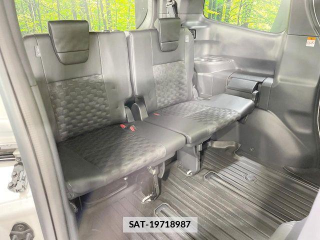 Toyota VOXY 2023-03 7790004-10