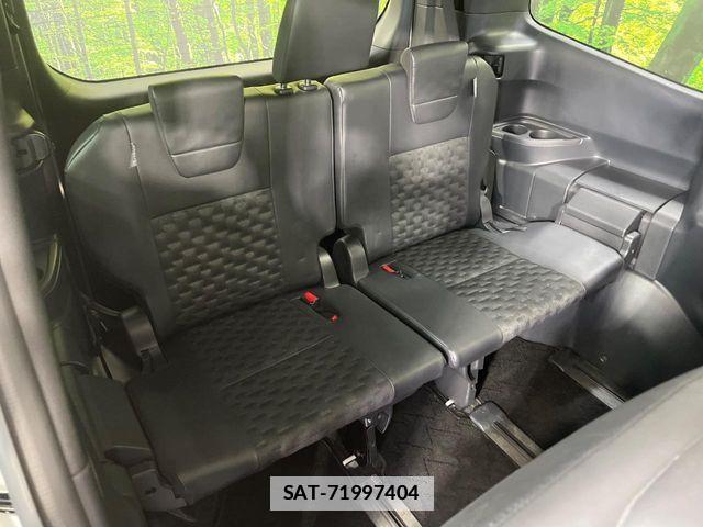 Toyota VOXY 2023-04 7789998-10