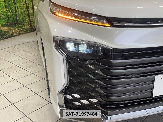 Toyota VOXY 2023-04 7789998-13