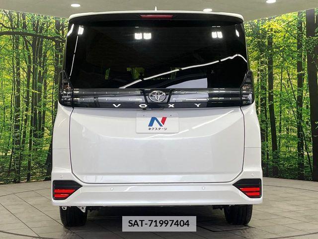 Toyota VOXY 2023-04 7789998-16
