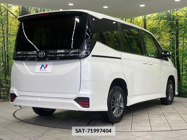 Toyota VOXY 2023-04 7789998-18