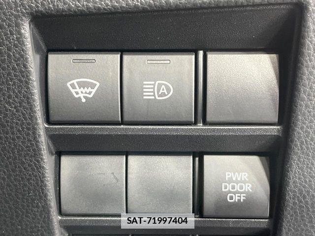 Toyota VOXY 2023-04 7789998-5