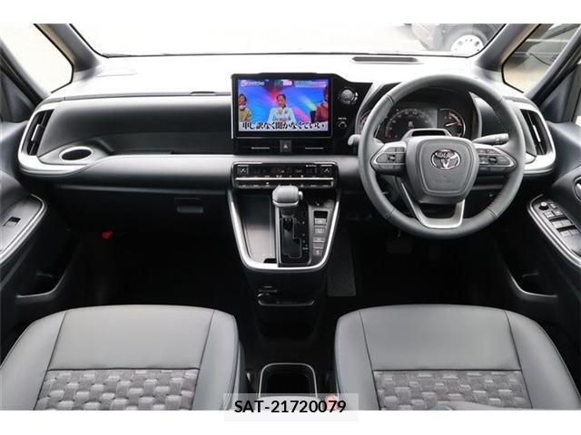 Toyota VOXY 2026-04 7880150-1