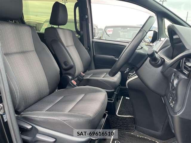 Toyota VOXY 2018-06 7880151-11