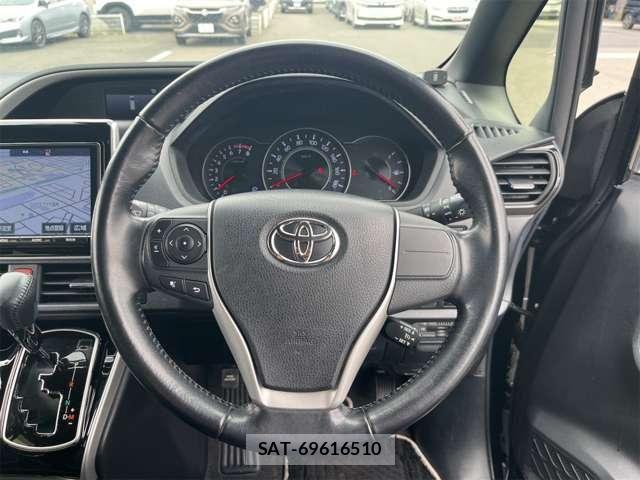 Toyota VOXY 2018-06 7880151-14