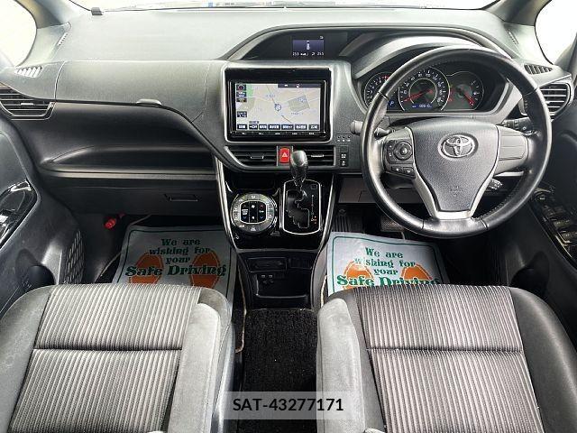 Toyota VOXY 2018-04 7880155-1