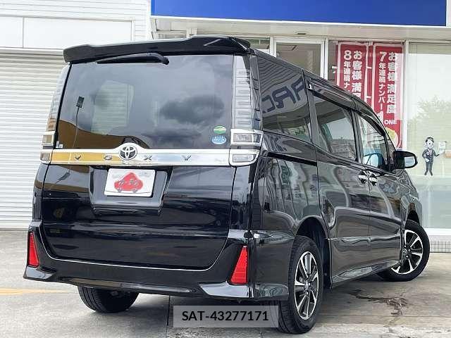 Toyota VOXY 2018-04 7880155-2