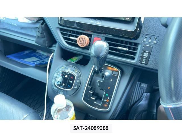 Toyota VOXY 2015-04 7880156-10