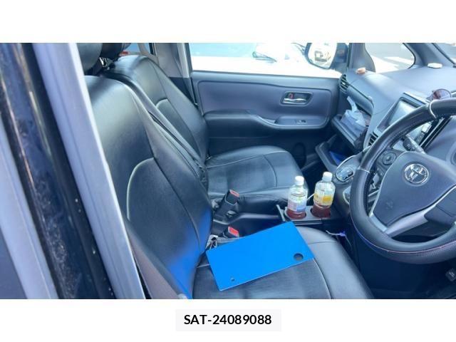 Toyota VOXY 2015-04 7880156-13