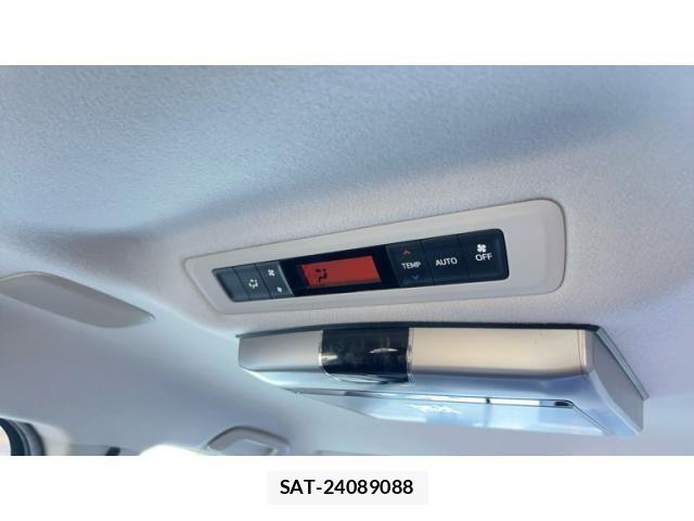 Toyota VOXY 2015-04 7880156-15