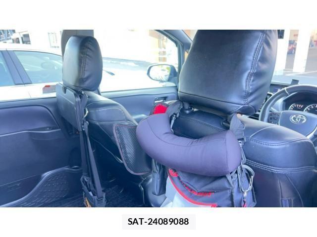 Toyota VOXY 2015-04 7880156-16