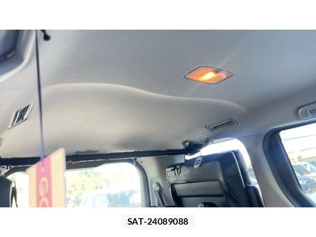 Toyota VOXY 2015-04 7880156-18