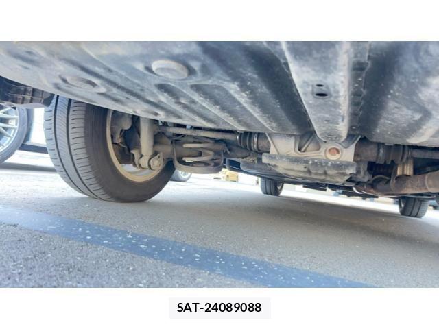 Toyota VOXY 2015-04 7880156-24