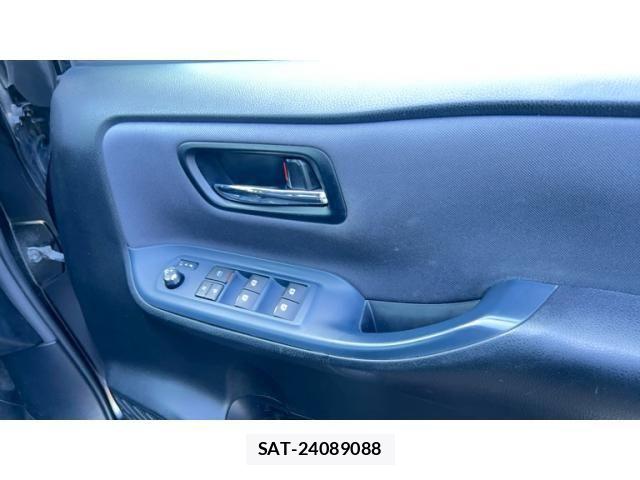 Toyota VOXY 2015-04 7880156-4