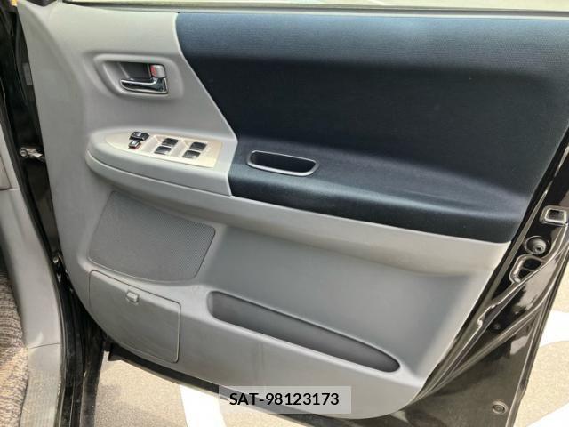 Toyota VOXY 2005-07 7880157-9