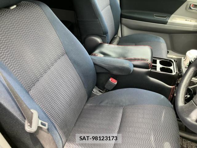 Toyota VOXY 2005-07 7880157-11