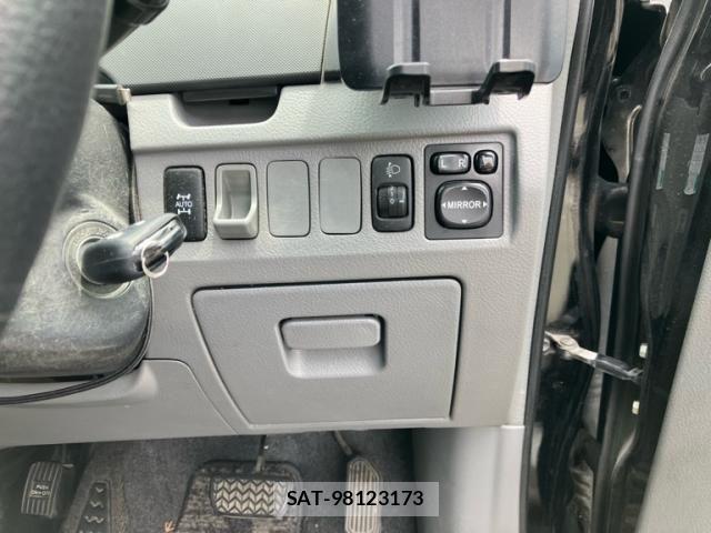 Toyota VOXY 2005-07 7880157-12