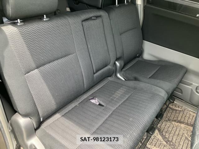 Toyota VOXY 2005-07 7880157-14