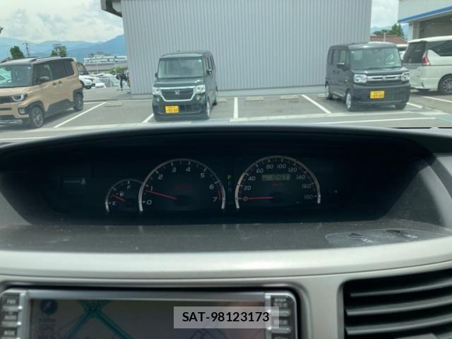 Toyota VOXY 2005-07 7880157-18