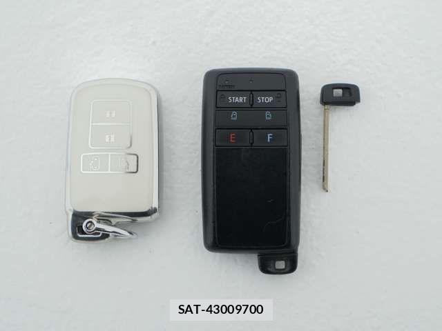 Toyota VOXY 2014-11 7880152-16