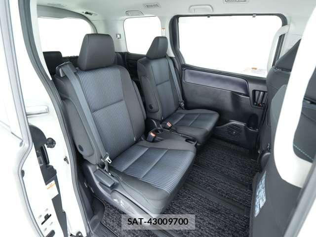 Toyota VOXY 2014-11 7880152-6