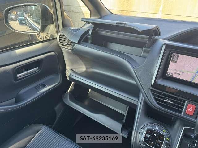 Toyota VOXY 2014-11 7880154-9
