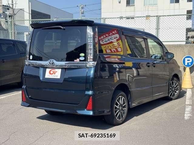 Toyota VOXY 2014-11 7880154-1