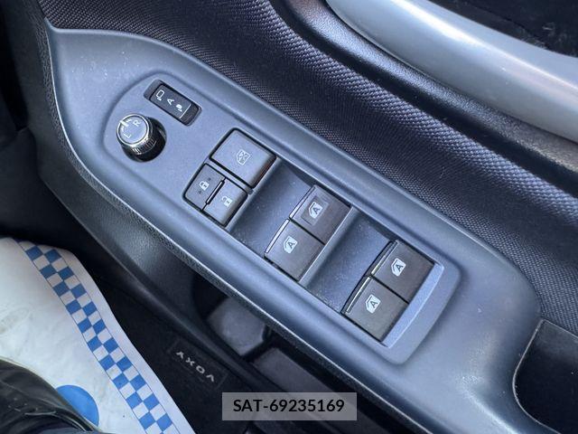 Toyota VOXY 2014-11 7880154-20