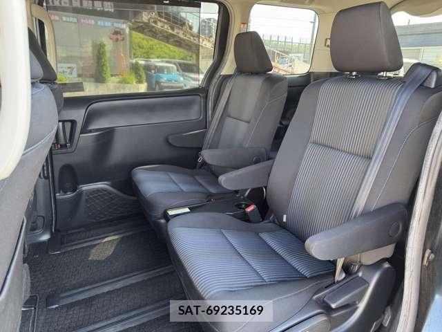 Toyota VOXY 2014-11 7880154-22