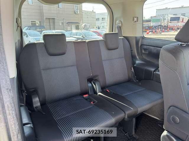 Toyota VOXY 2014-11 7880154-23