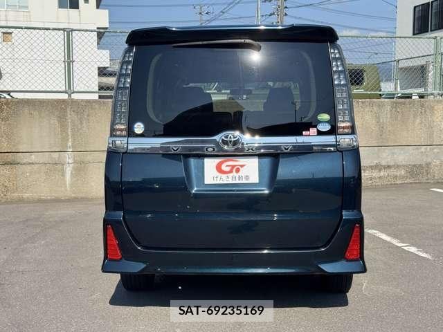 Toyota VOXY 2014-11 7880154-3