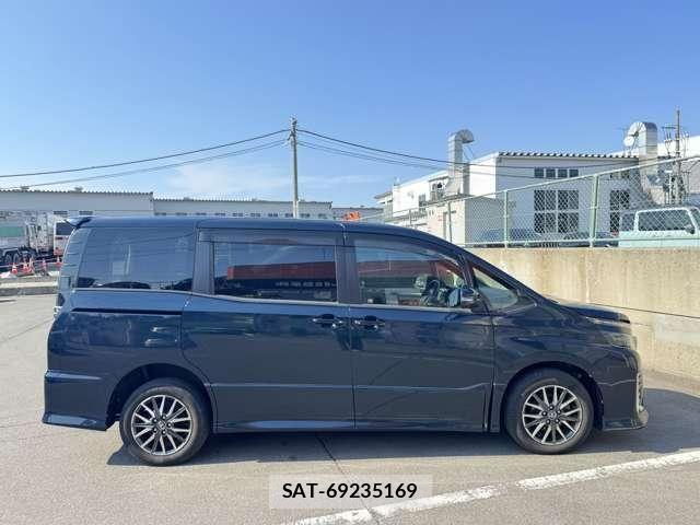 Toyota VOXY 2014-11 7880154-4
