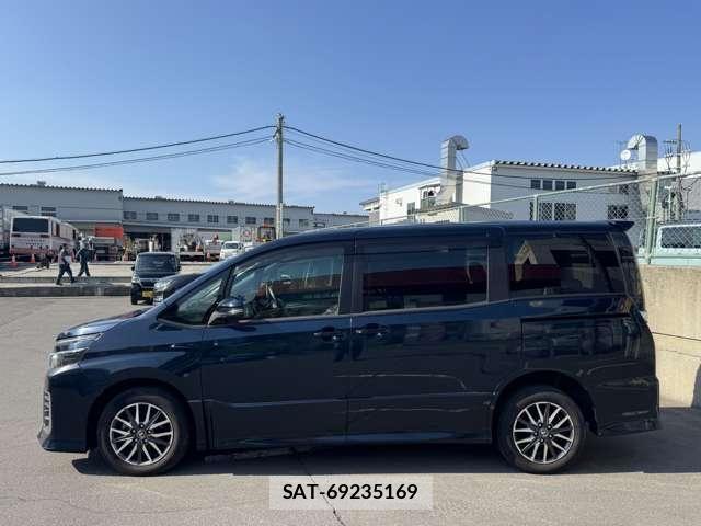 Toyota VOXY 2014-11 7880154-5