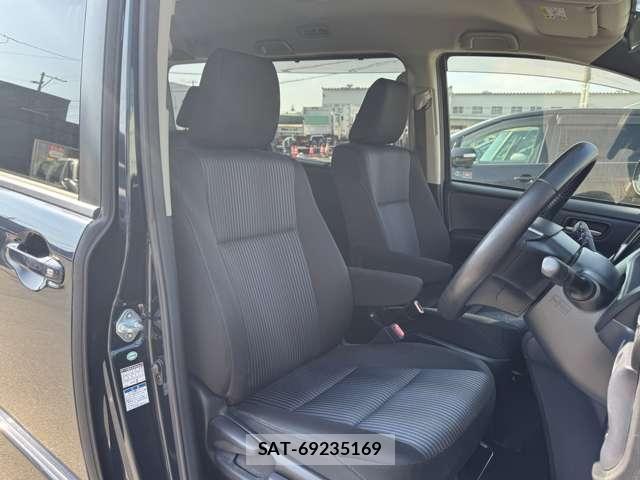 Toyota VOXY 2014-11 7880154-6
