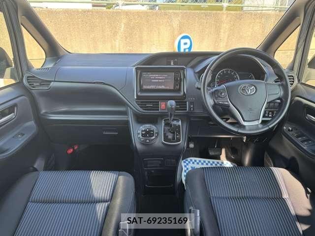 Toyota VOXY 2014-11 7880154-8