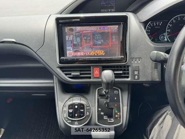 Toyota VOXY 2015-11 7880153-9