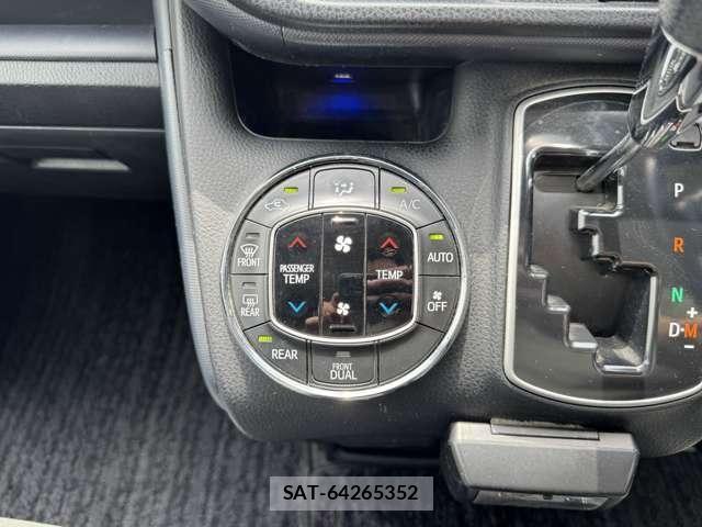Toyota VOXY 2015-11 7880153-11