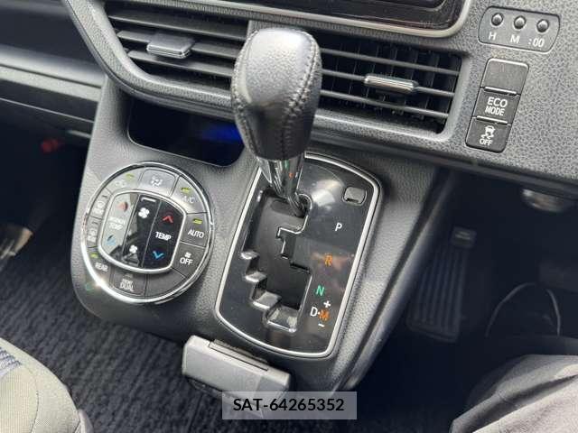 Toyota VOXY 2015-11 7880153-12