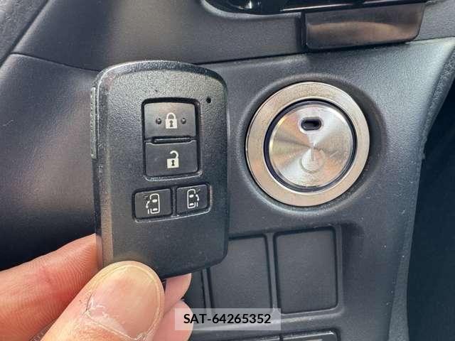 Toyota VOXY 2015-11 7880153-15