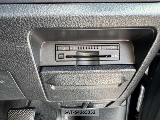 Toyota VOXY 2015-11 7880153-17
