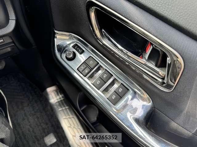 Toyota VOXY 2015-11 7880153-18